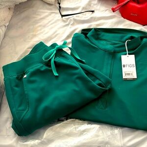 Women’s FIGS scrub set in Hunter green Medium tall/ Medium NWOT/NWT